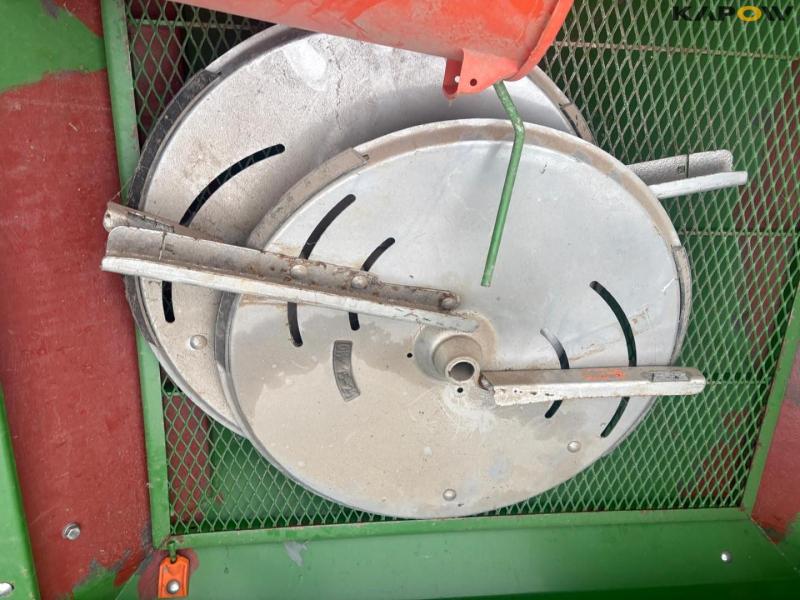 Amazone ZA-M ultra 3000 fertilizer spreader 29