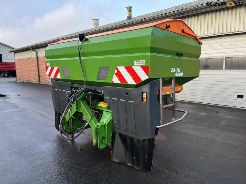 Amazone ZA-TS 4200 fertilizer spreader 1
