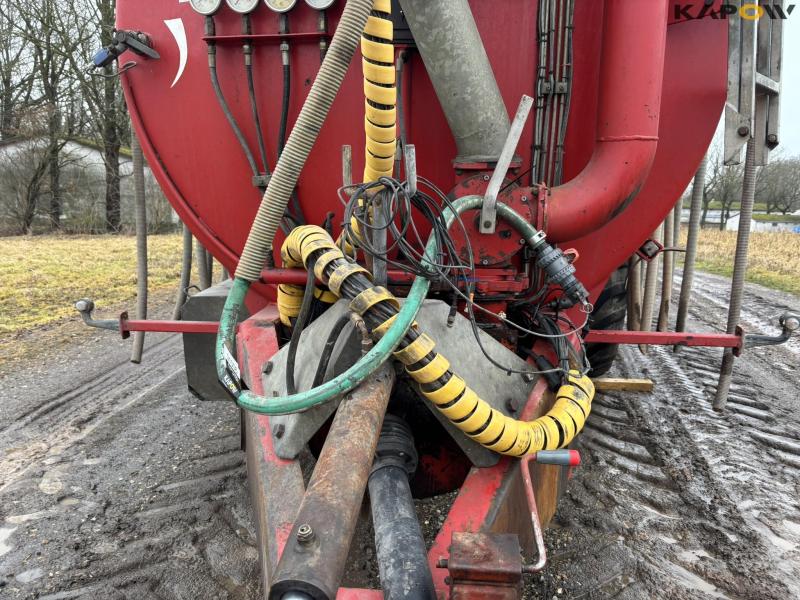 AP 25 slurry tanker with 28 m drag hoses and crane 13
