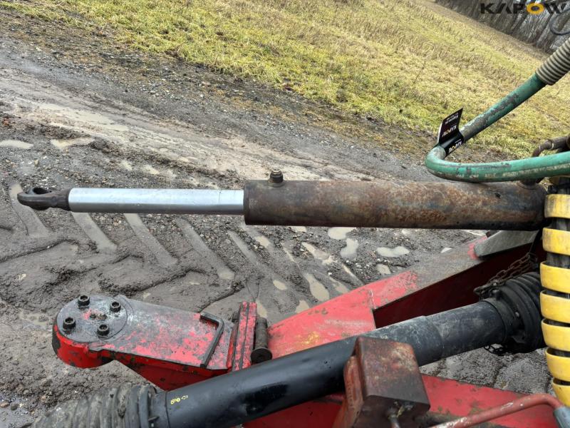 AP 25 slurry tanker with 28 m drag hoses and crane 22
