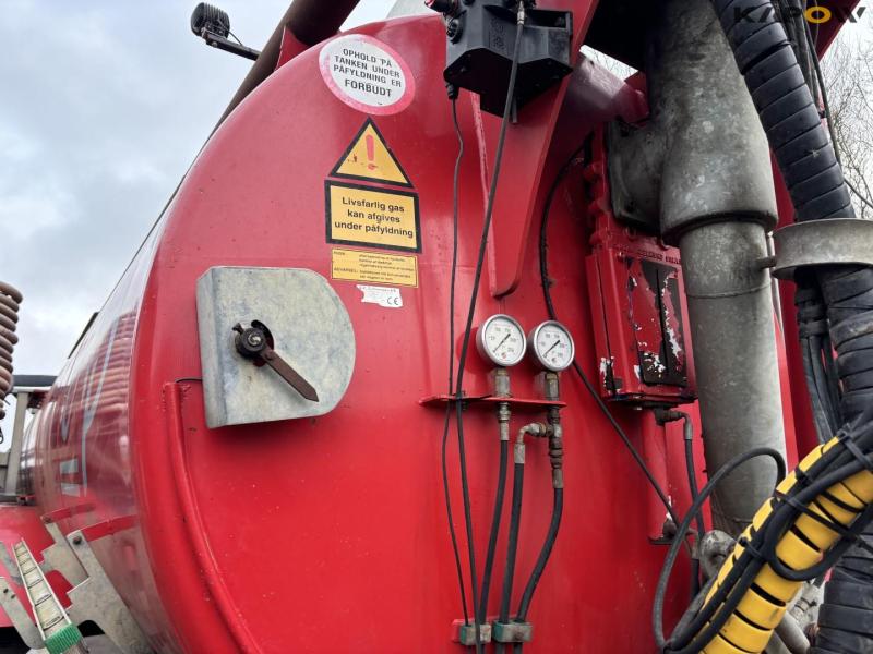 AP 25 Slurry tanker. 19