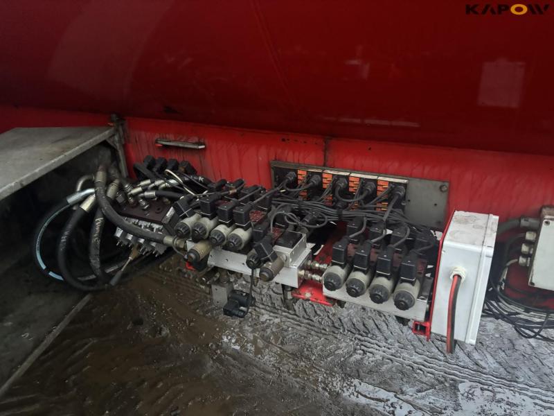 AP slurry tanker with boom 56