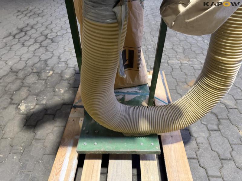 Industrial machinery dust extractor 18
