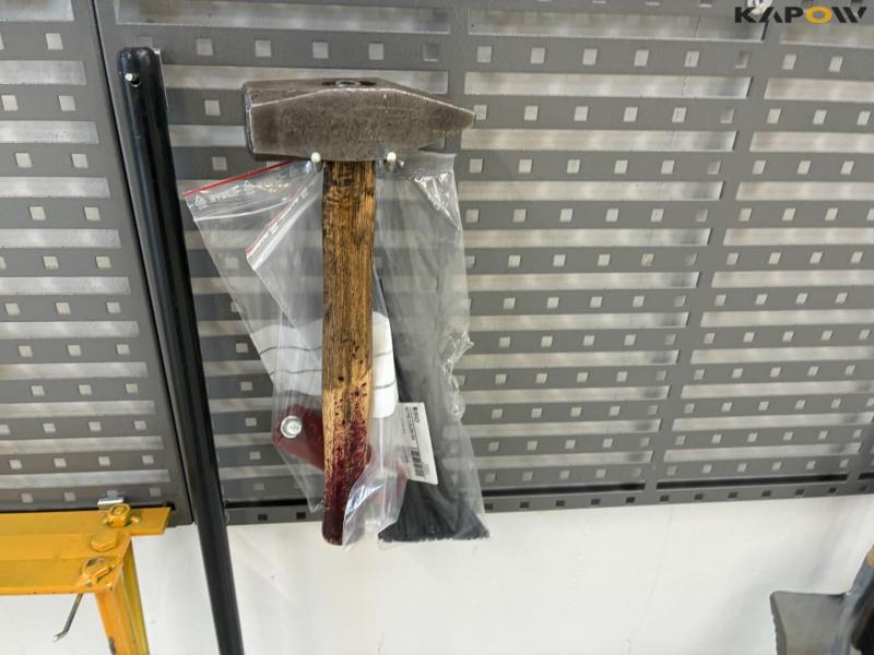 Arm with compressed air roller, cable roller, tool board 24