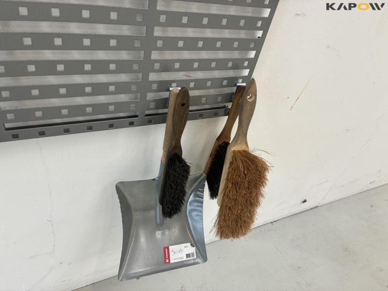 Arm with compressed air roller, cable roller, tool board 25