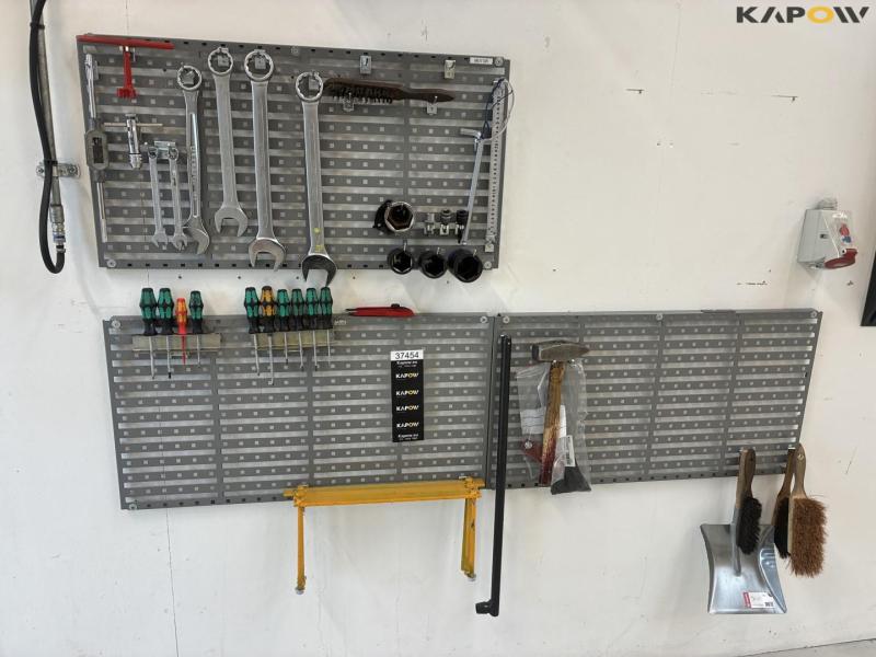 Arm with compressed air roller, cable roller, tool board 27