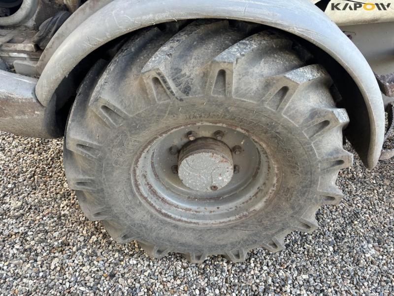 Atlas 55 loader with bucket and pallet forks 43