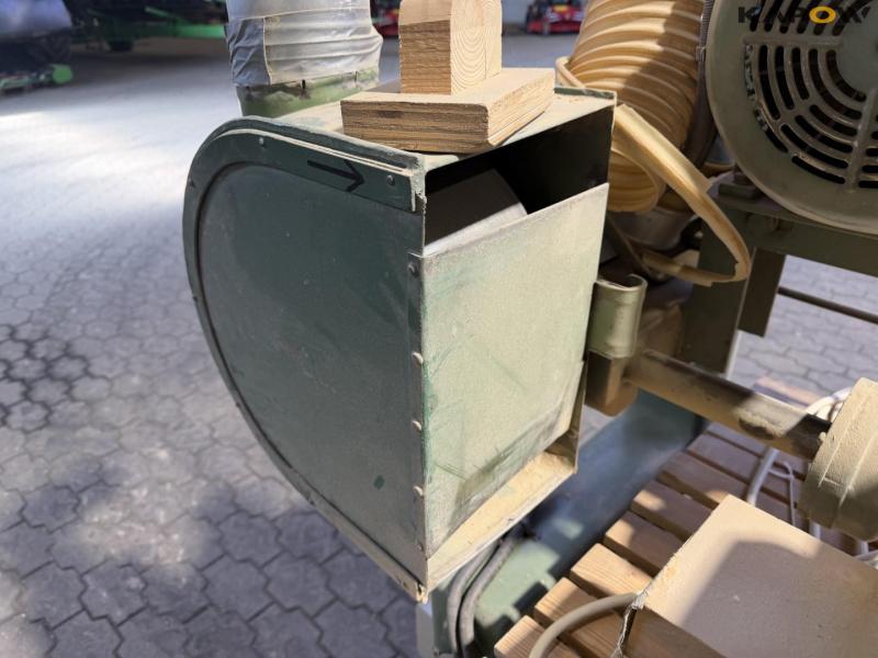 Belt sander 13