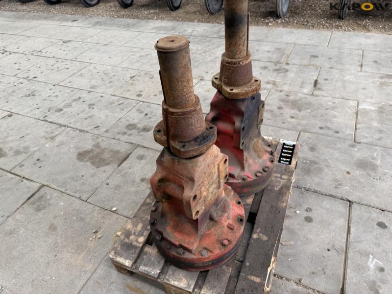 Rear axles 9