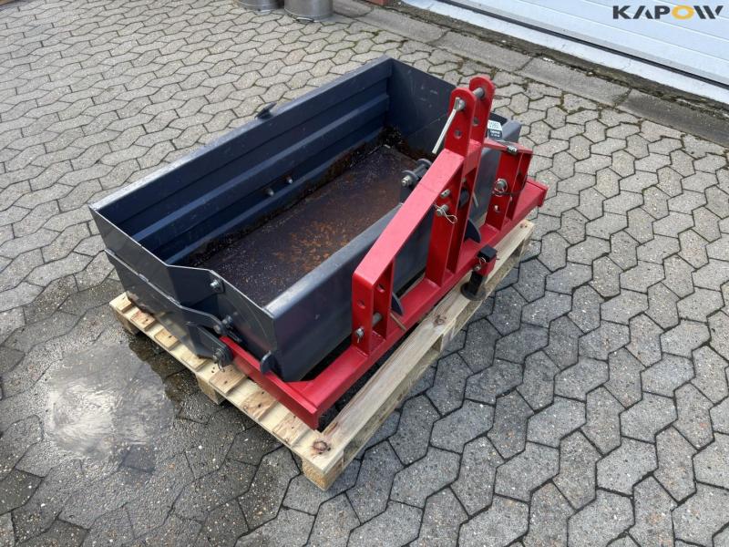 Rear bucket with tip 3