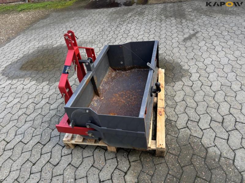 Rear bucket with tip 8