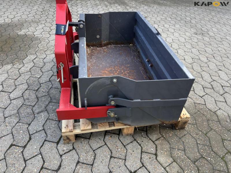 Rear bucket with tip 9