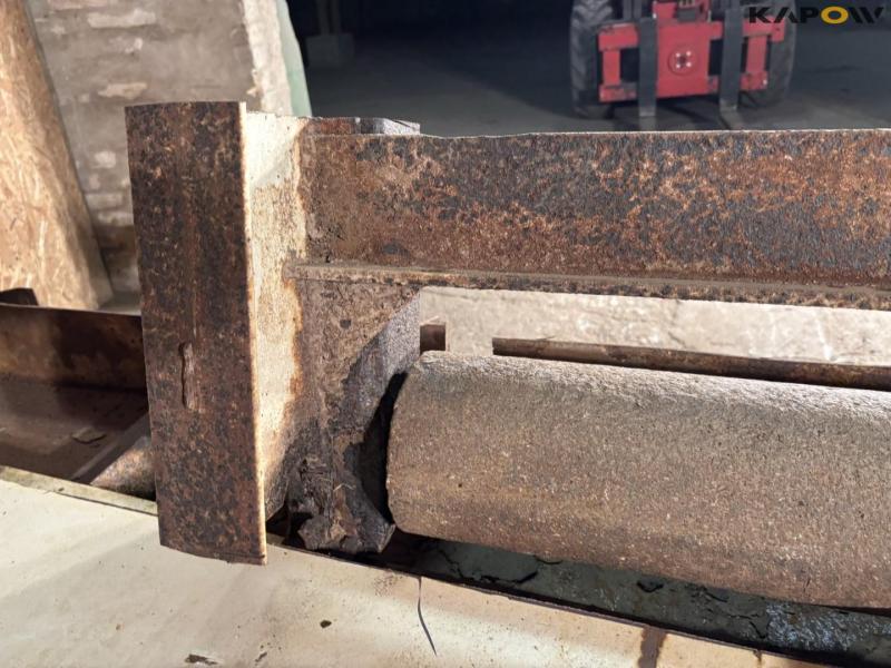 Rear flap for container 21