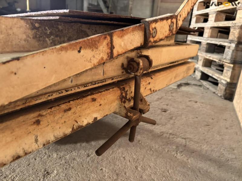 Rear flap for container 23