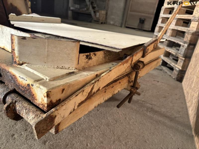 Rear flap for container 24