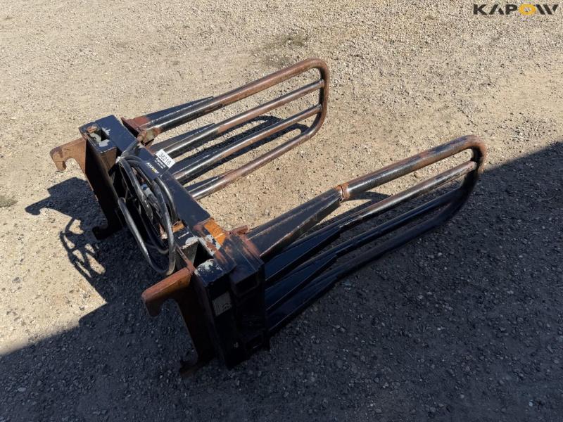 Bale clamp with Hydrema hitch 5