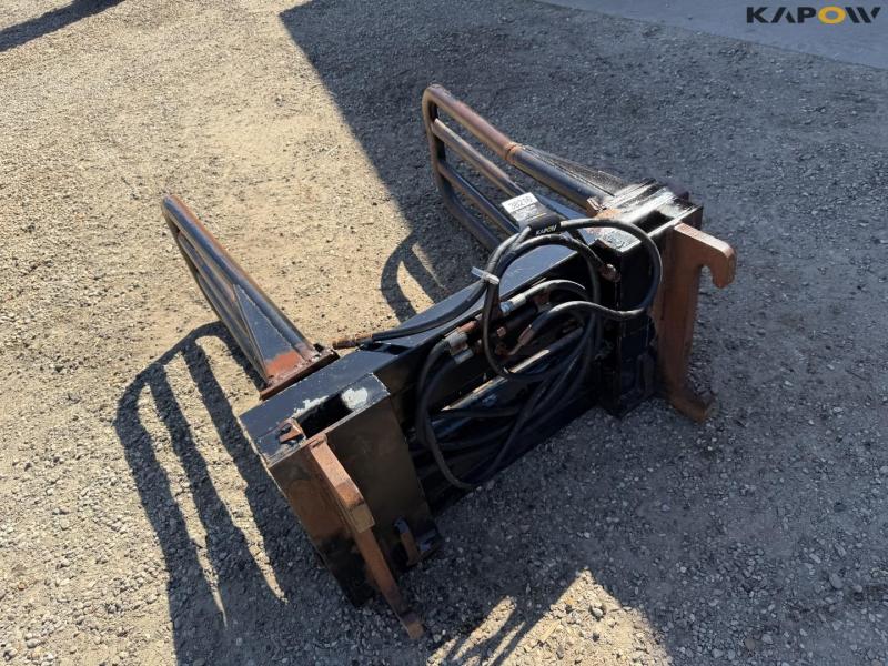 Bale clamp with Hydrema hitch 7