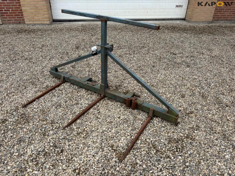 Bale fork with 3 point suspension 1