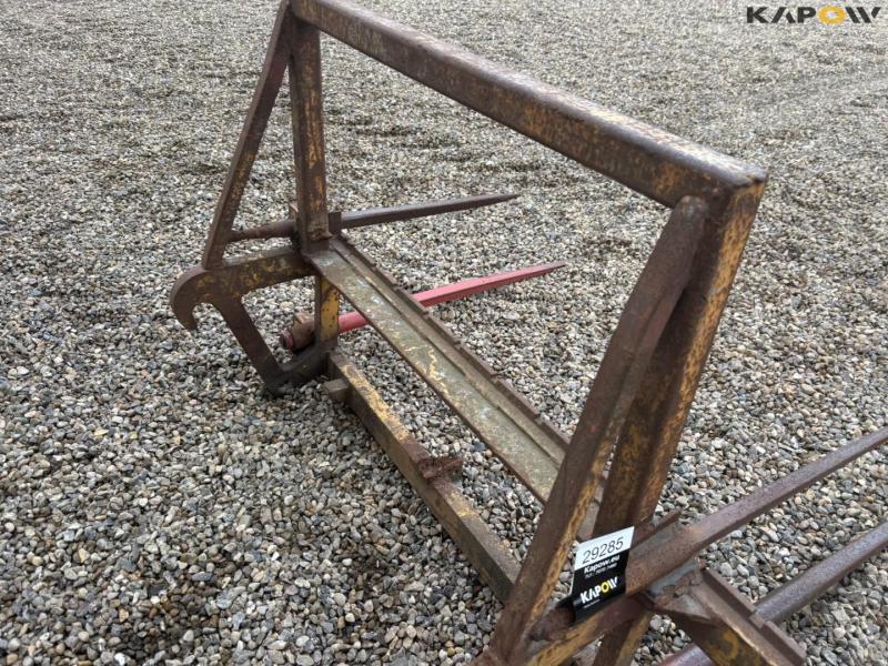 Bale spike with Atlas hitch 14