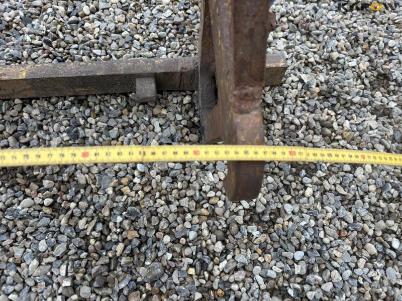 Bale spike with Atlas hitch 17