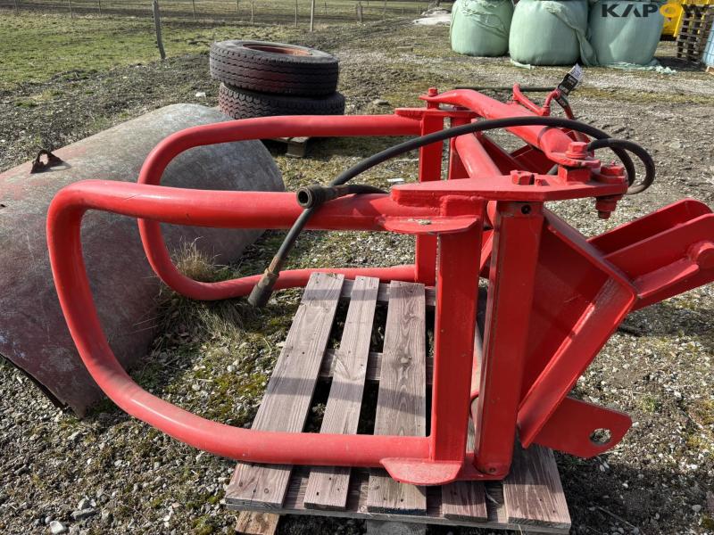 Bale clamp with Volvo shift 8