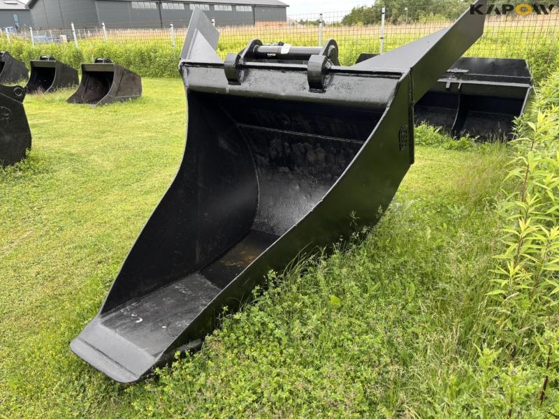 Beco profile bucket with S70 hitch 1
