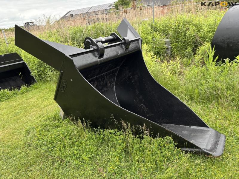 Beco profile bucket with S70 hitch 3