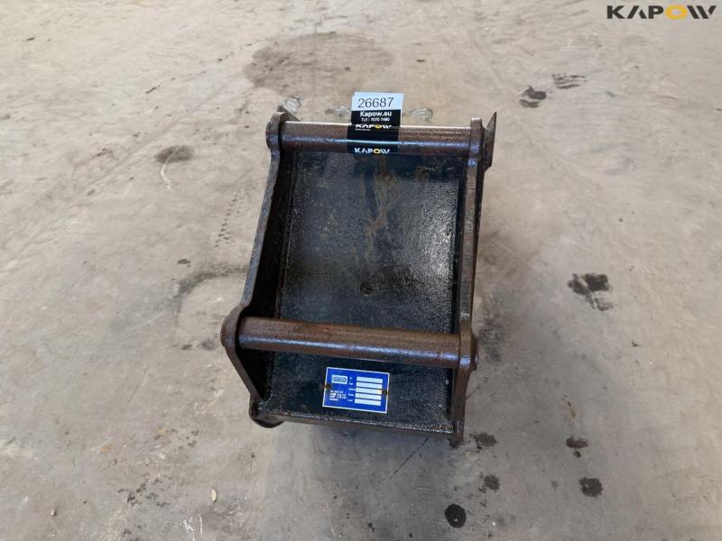 Beco bucket with Hydrema hitch 6