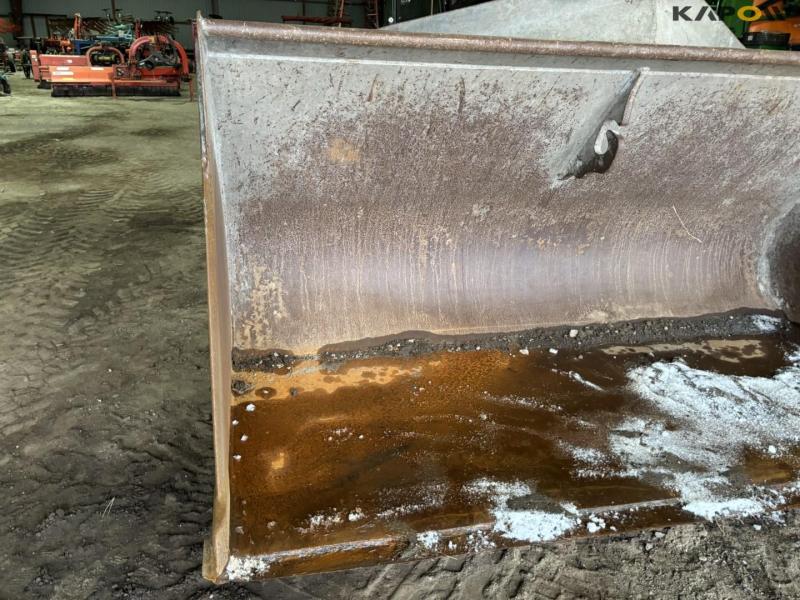 Beco bucket with Volvo hitch 14