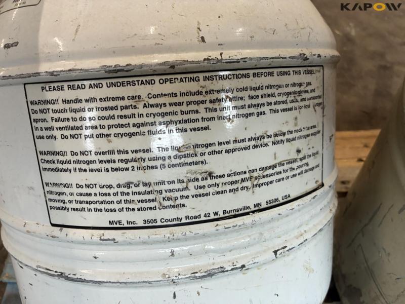 Container for insemination sticks 6