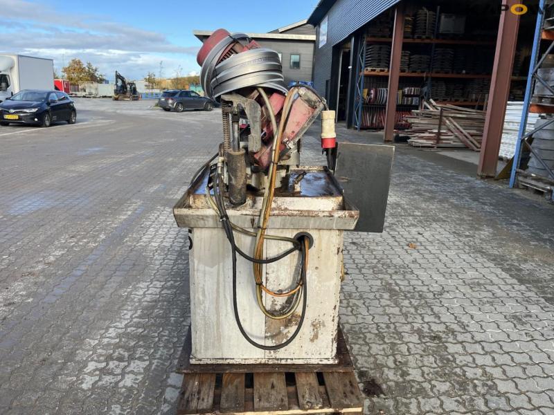 BEHRINGER SLB230G hacksaw with 6 meter roller table 6