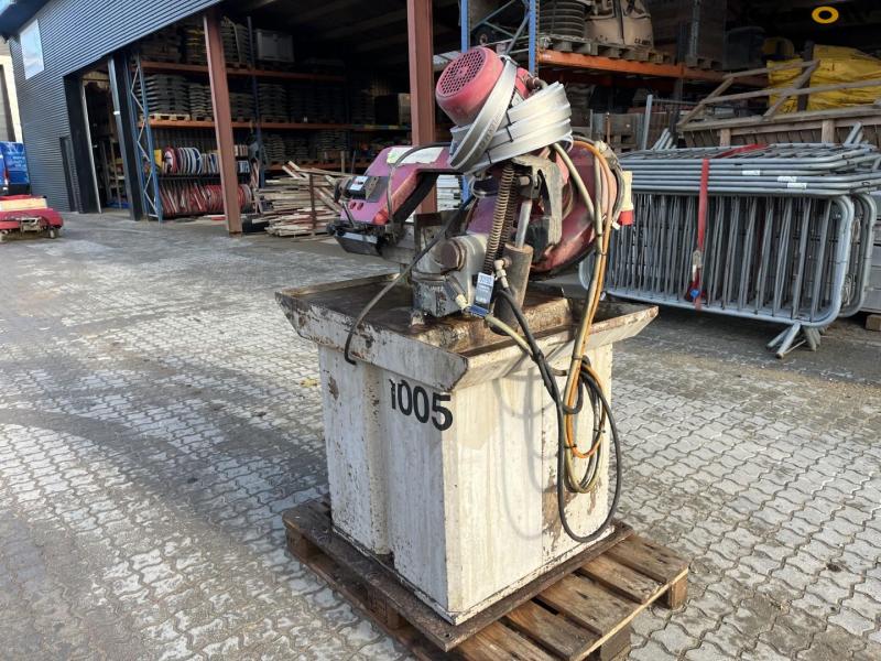 BEHRINGER SLB230G hacksaw with 6 meter roller table 7