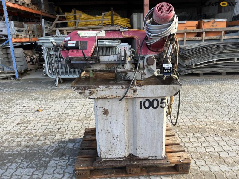 BEHRINGER SLB230G hacksaw with 6 meter roller table 8