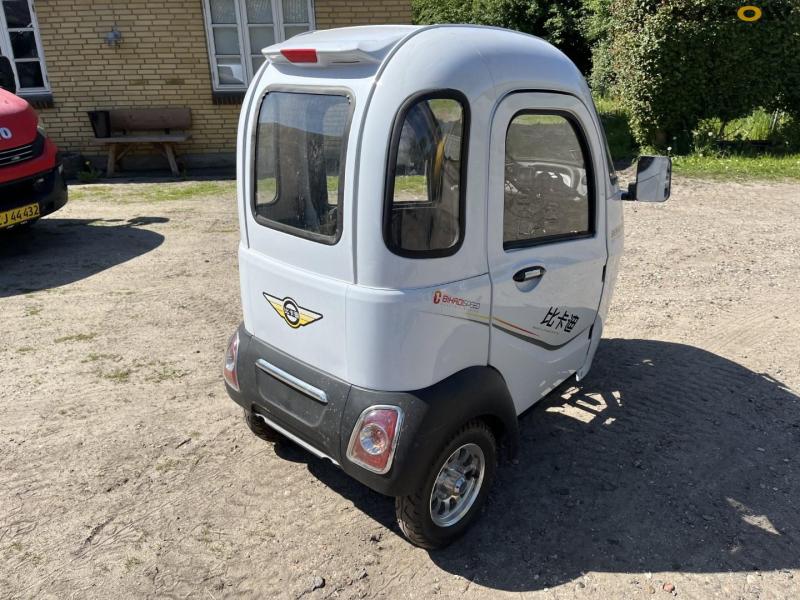 Bekadi cabin scooter with pedals 5