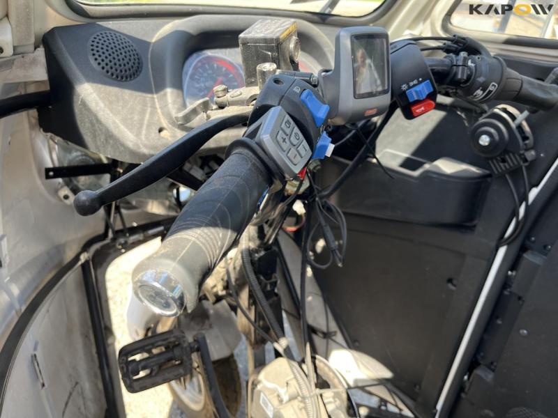 Bekadi cabin scooter with pedals 13