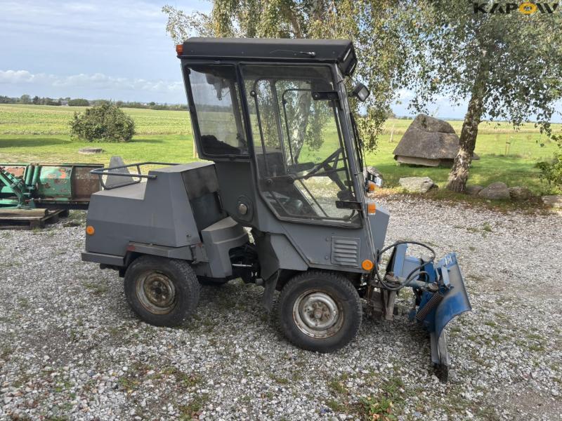 Belos 1300 tool carrier with snow plow 4