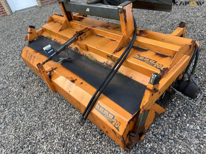 Bema 1850 sweeper with collector with schaffer hitch 9