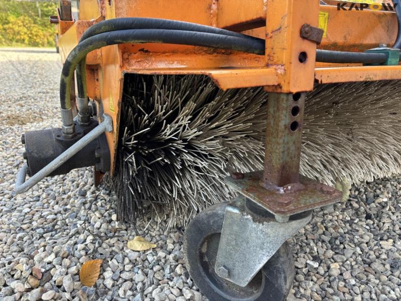 Bema 1850 sweeper with collector with schaffer hitch 13