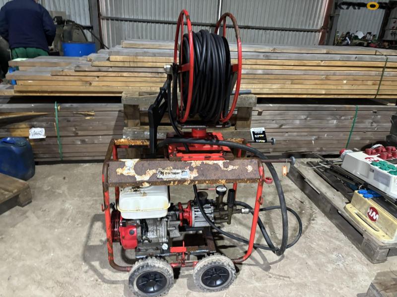 Gasoline high-pressure cleaner 2