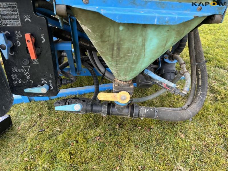 Berthoud 16 meter field sprayer 9