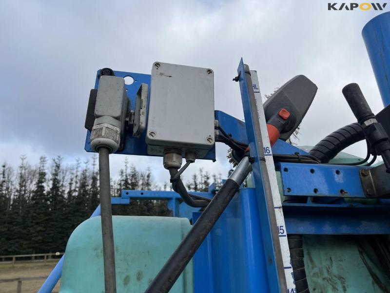 Berthoud 16 meter field sprayer 17