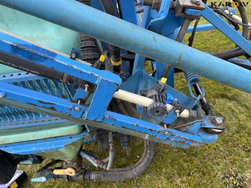Berthoud 16 meter field sprayer 27