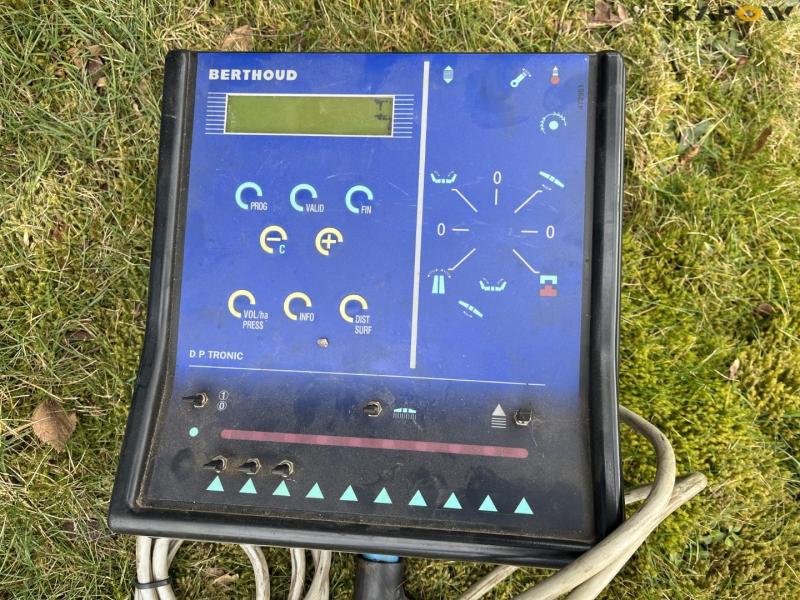 Berthoud 16 meter field sprayer 39