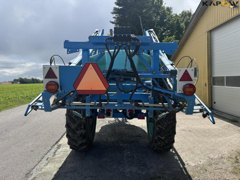 Berthoud Tracker 32-34 D.P.Tronic trailer sprayer 24 m 6