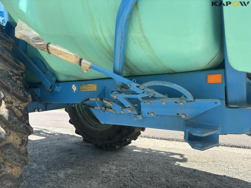 Berthoud Tracker 32-34 D.P.Tronic trailer sprayer 24 m 19