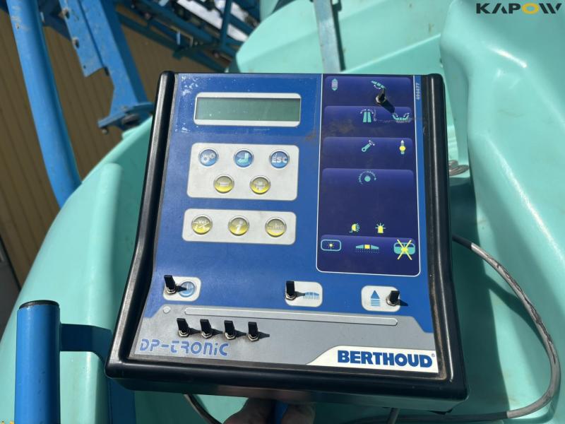 Berthoud Tracker 32-34 D.P.Tronic trailer sprayer 24 m 58