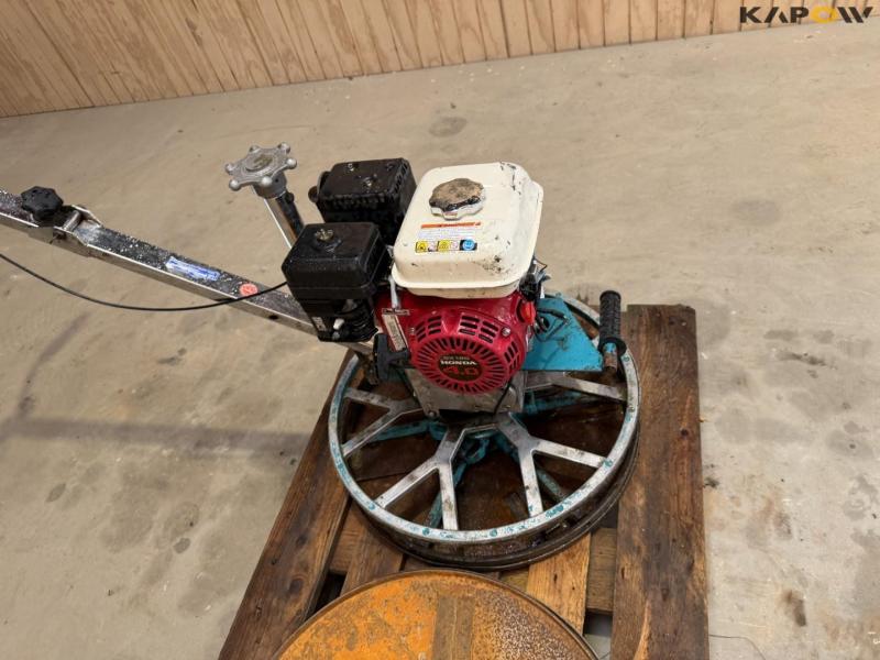 Concrete smoothing machine 10