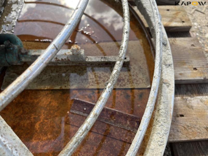 Concrete power trowel 12