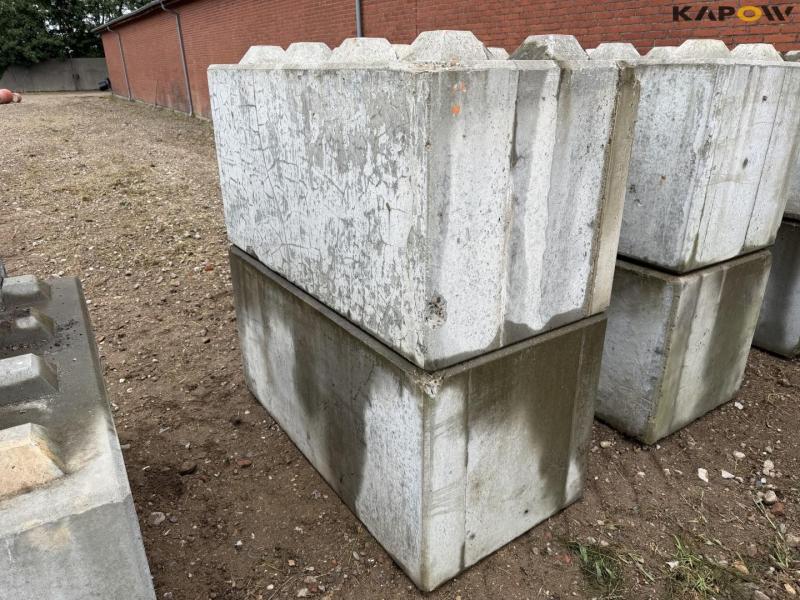 Concrete blocks - 8 pieces 9