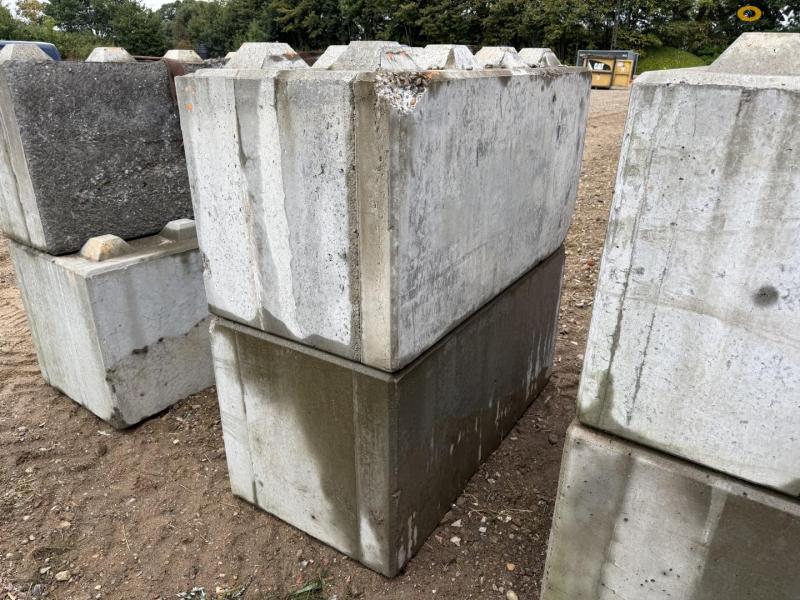 Concrete blocks - 8 pieces 10